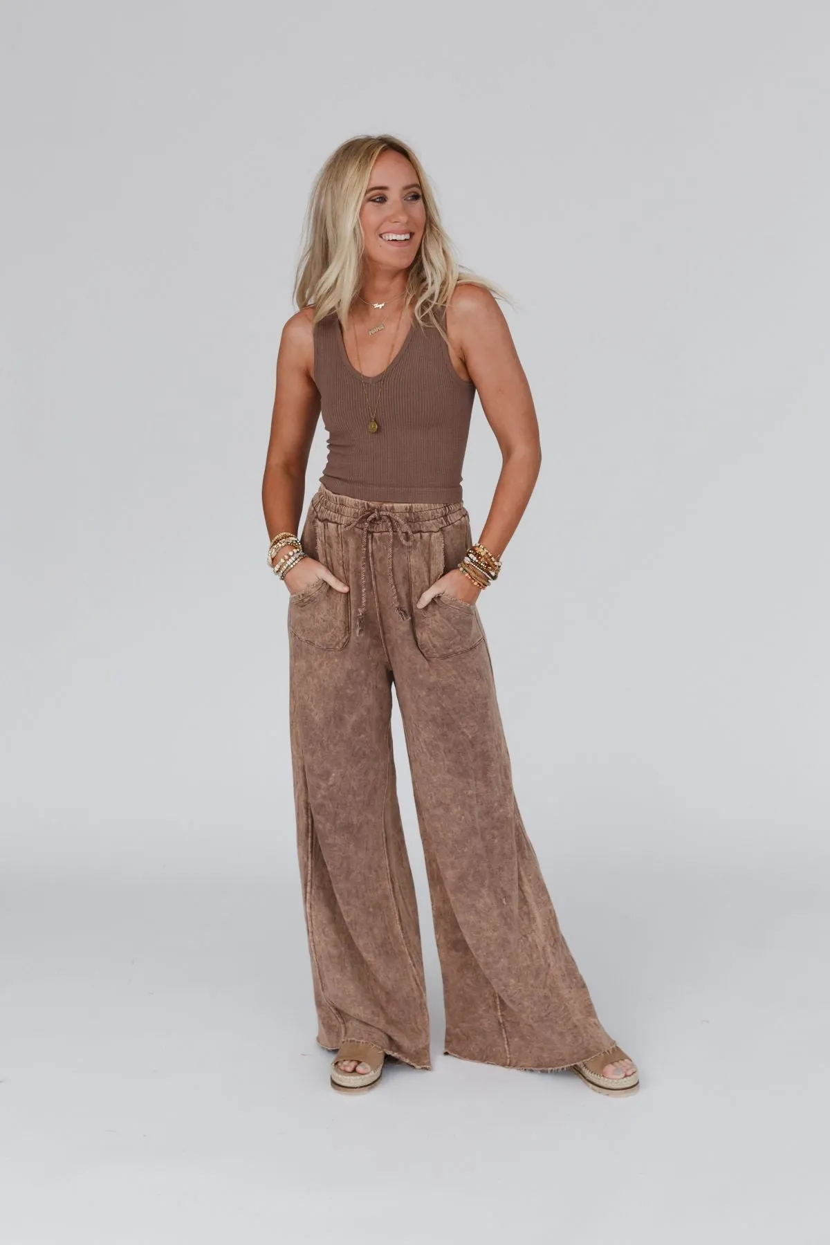 Relaxing Robin Wide Leg Pant - New Mocha